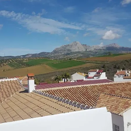 לינה וארוחת בוקר El Rengue 2*